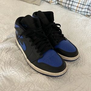 Air Jordan 1 Mid 'Hyper Royal'